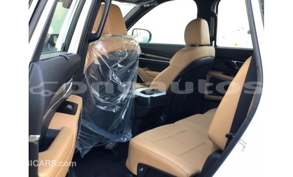 Buy Import Kia Carens White Car in Import - Dubai in Enga Buy Import Kia Carens White Car in Import - Dubai in Enga