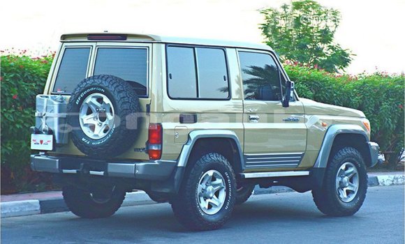 Buy Import Toyota Land Cruiser Beige Car in Import - Dubai in Enga Buy Import Toyota Land Cruiser Beige Car in Import - Dubai in Enga