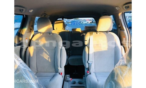 Buy Import Toyota Sienna White Car in Import - Dubai in Enga Buy Import Toyota Sienna White Car in Import - Dubai in Enga