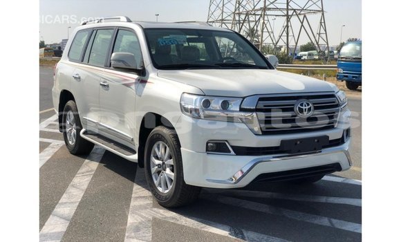 Buy Import Toyota Land Cruiser White Car in Import - Dubai in Enga Buy Import Toyota Land Cruiser White Car in Import - Dubai in Enga