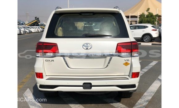 Buy Import Toyota Land Cruiser White Car in Import - Dubai in Enga Buy Import Toyota Land Cruiser White Car in Import - Dubai in Enga