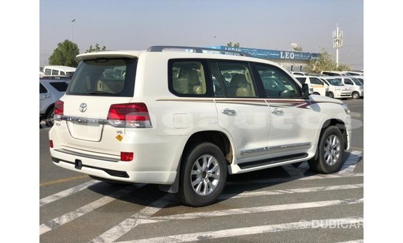 Buy Import Toyota Land Cruiser White Car in Import - Dubai in Enga Buy Import Toyota Land Cruiser White Car in Import - Dubai in Enga