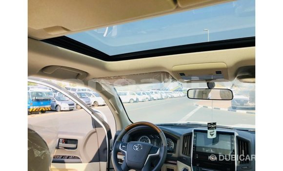 Buy Import Toyota Land Cruiser White Car in Import - Dubai in Enga Buy Import Toyota Land Cruiser White Car in Import - Dubai in Enga