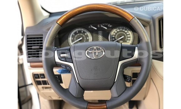 Buy Import Toyota Land Cruiser White Car in Import - Dubai in Enga Buy Import Toyota Land Cruiser White Car in Import - Dubai in Enga