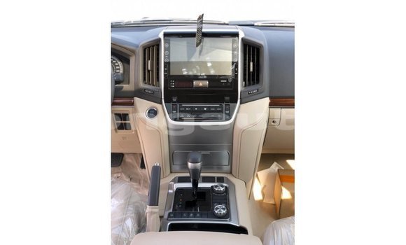Buy Import Toyota Land Cruiser White Car in Import - Dubai in Enga Buy Import Toyota Land Cruiser White Car in Import - Dubai in Enga
