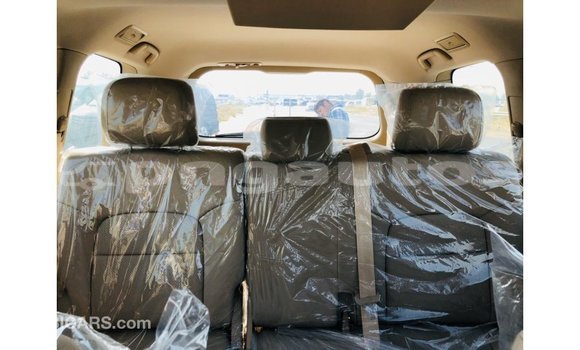 Buy Import Toyota Land Cruiser White Car in Import - Dubai in Enga Buy Import Toyota Land Cruiser White Car in Import - Dubai in Enga