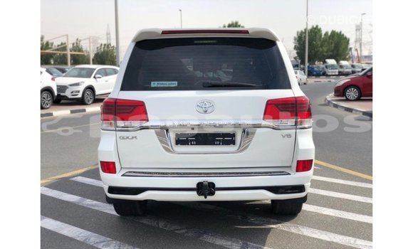 Buy Import Toyota Land Cruiser White Car in Import - Dubai in Enga Buy Import Toyota Land Cruiser White Car in Import - Dubai in Enga