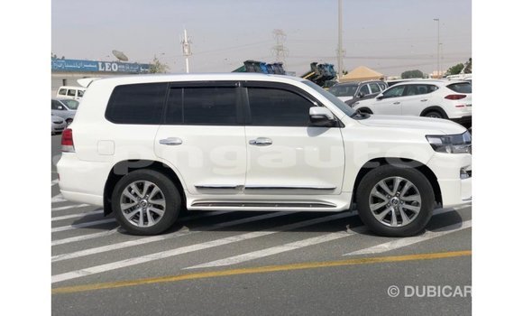 Buy Import Toyota Land Cruiser White Car in Import - Dubai in Enga Buy Import Toyota Land Cruiser White Car in Import - Dubai in Enga