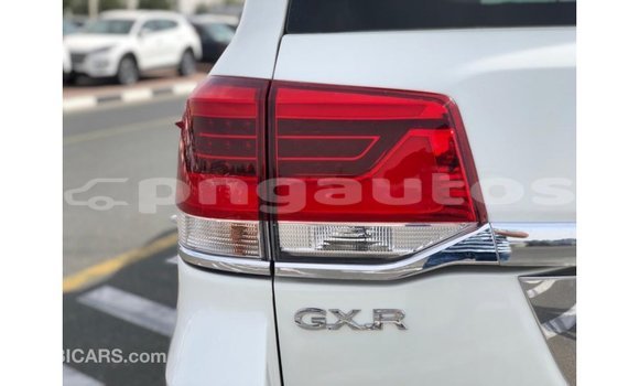 Buy Import Toyota Land Cruiser White Car in Import - Dubai in Enga Buy Import Toyota Land Cruiser White Car in Import - Dubai in Enga