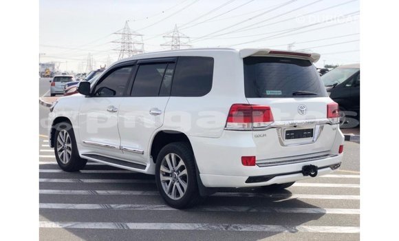 Buy Import Toyota Land Cruiser White Car in Import - Dubai in Enga Buy Import Toyota Land Cruiser White Car in Import - Dubai in Enga