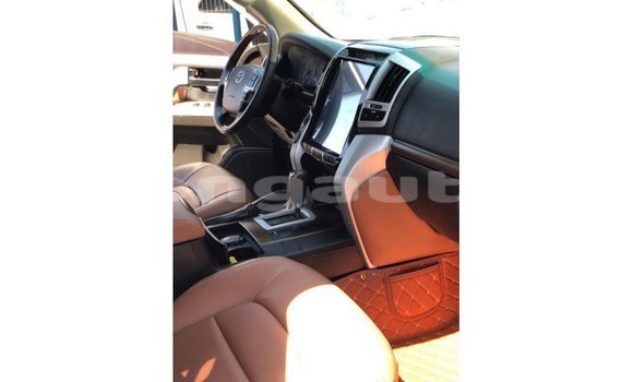 Buy Import Toyota Land Cruiser White Car in Import - Dubai in Enga Buy Import Toyota Land Cruiser White Car in Import - Dubai in Enga