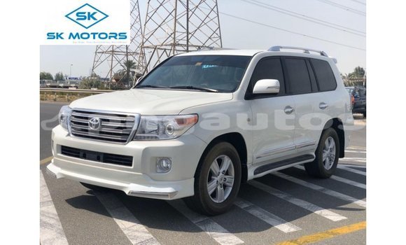 Buy Import Toyota Land Cruiser White Car in Import - Dubai in Enga Buy Import Toyota Land Cruiser White Car in Import - Dubai in Enga