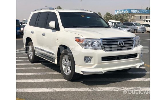 Buy Import Toyota Land Cruiser White Car in Import - Dubai in Enga Buy Import Toyota Land Cruiser White Car in Import - Dubai in Enga