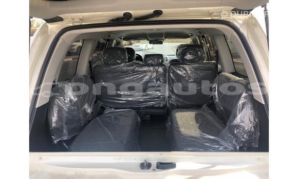 Buy Import Toyota Land Cruiser White Car in Import - Dubai in Enga Buy Import Toyota Land Cruiser White Car in Import - Dubai in Enga