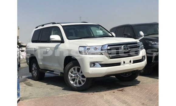 Buy Import Toyota Land Cruiser White Car in Import - Dubai in Enga