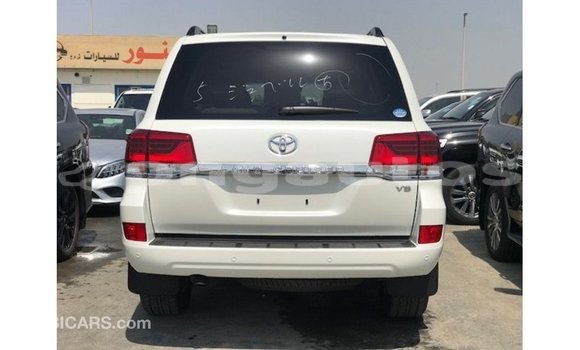 Buy Import Toyota Land Cruiser White Car in Import - Dubai in Enga Buy Import Toyota Land Cruiser White Car in Import - Dubai in Enga