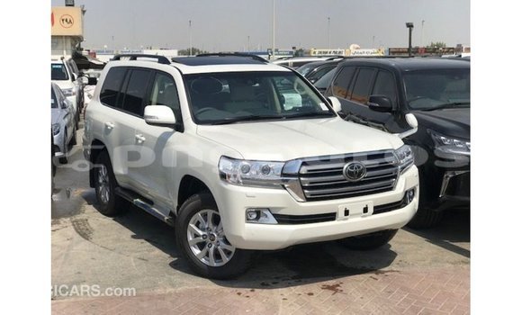 Buy Import Toyota Land Cruiser White Car in Import - Dubai in Enga Buy Import Toyota Land Cruiser White Car in Import - Dubai in Enga