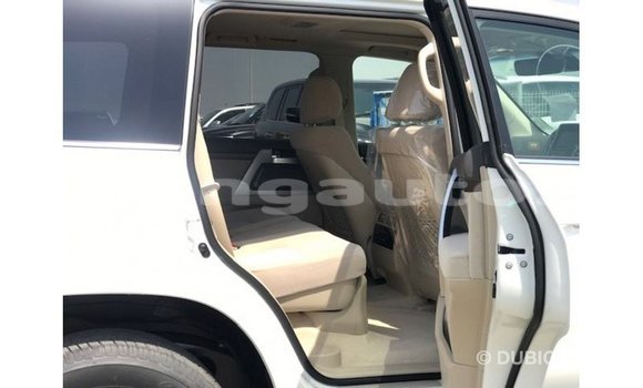 Buy Import Toyota Land Cruiser White Car in Import - Dubai in Enga Buy Import Toyota Land Cruiser White Car in Import - Dubai in Enga