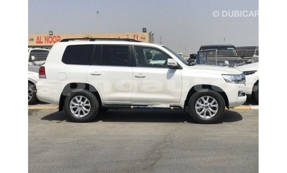 Buy Import Toyota Land Cruiser White Car in Import - Dubai in Enga Buy Import Toyota Land Cruiser White Car in Import - Dubai in Enga