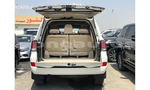 Buy Import Toyota Land Cruiser White Car in Import - Dubai in Enga Buy Import Toyota Land Cruiser White Car in Import - Dubai in Enga