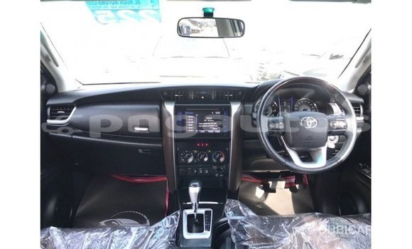 Buy Import Toyota Fortuner White Car in Import - Dubai in Enga Buy Import Toyota Fortuner White Car in Import - Dubai in Enga