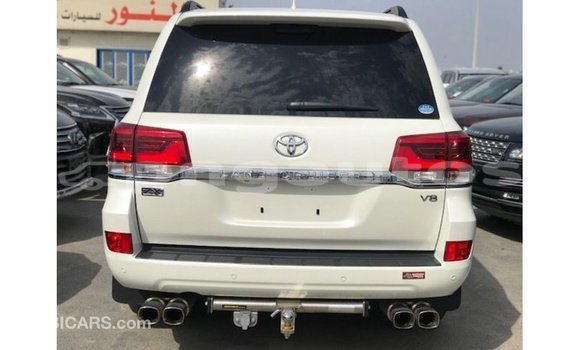 Buy Import Toyota Land Cruiser White Car in Import - Dubai in Enga Buy Import Toyota Land Cruiser White Car in Import - Dubai in Enga