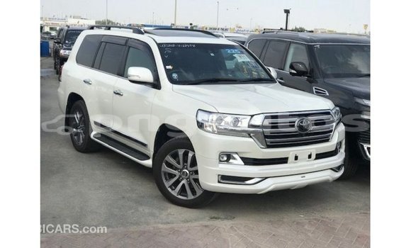 Buy Import Toyota Land Cruiser White Car in Import - Dubai in Enga Buy Import Toyota Land Cruiser White Car in Import - Dubai in Enga
