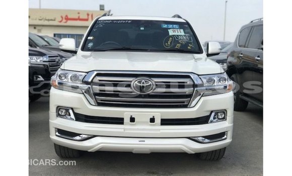 Buy Import Toyota Land Cruiser White Car in Import - Dubai in Enga Buy Import Toyota Land Cruiser White Car in Import - Dubai in Enga