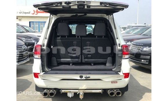 Buy Import Toyota Land Cruiser White Car in Import - Dubai in Enga Buy Import Toyota Land Cruiser White Car in Import - Dubai in Enga