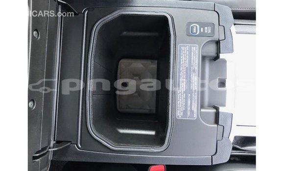 Buy Import Toyota Land Cruiser White Car in Import - Dubai in Enga Buy Import Toyota Land Cruiser White Car in Import - Dubai in Enga