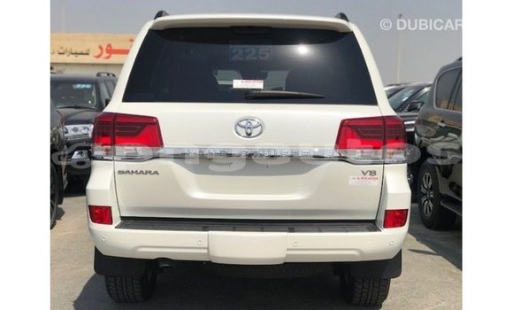 Buy Import Toyota Land Cruiser White Car in Import - Dubai in Enga Buy Import Toyota Land Cruiser White Car in Import - Dubai in Enga