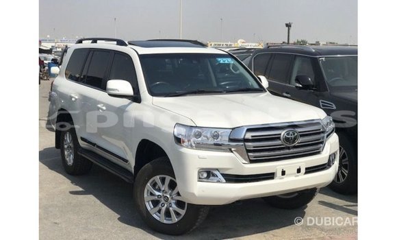 Buy Import Toyota Land Cruiser White Car in Import - Dubai in Enga Buy Import Toyota Land Cruiser White Car in Import - Dubai in Enga
