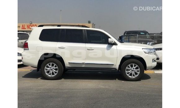 Buy Import Toyota Land Cruiser White Car in Import - Dubai in Enga Buy Import Toyota Land Cruiser White Car in Import - Dubai in Enga