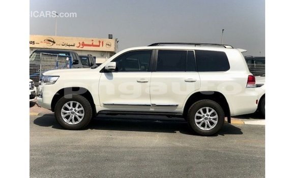 Buy Import Toyota Land Cruiser White Car in Import - Dubai in Enga Buy Import Toyota Land Cruiser White Car in Import - Dubai in Enga
