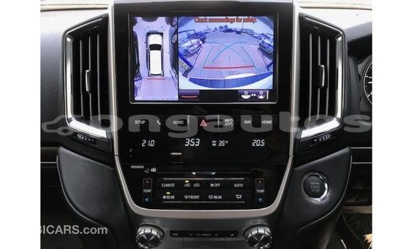 Buy Import Toyota Land Cruiser White Car in Import - Dubai in Enga Buy Import Toyota Land Cruiser White Car in Import - Dubai in Enga