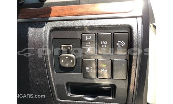 Buy Import Toyota Land Cruiser White Car in Import - Dubai in Enga Buy Import Toyota Land Cruiser White Car in Import - Dubai in Enga