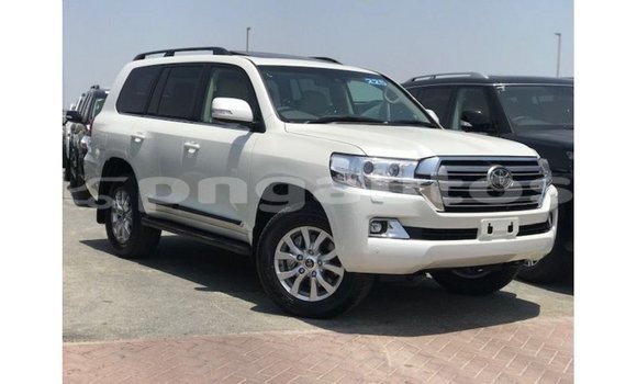 Buy Import Toyota Land Cruiser White Car in Import - Dubai in Enga