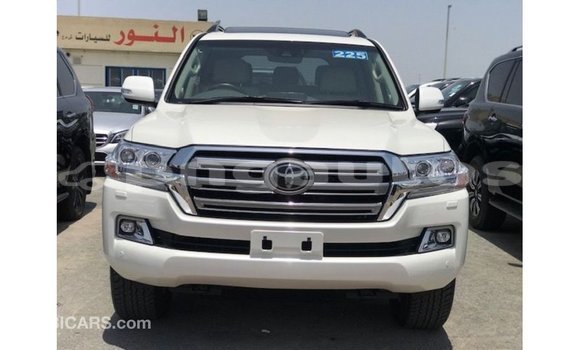 Buy Import Toyota Land Cruiser White Car in Import - Dubai in Enga Buy Import Toyota Land Cruiser White Car in Import - Dubai in Enga