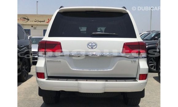 Buy Import Toyota Land Cruiser White Car in Import - Dubai in Enga Buy Import Toyota Land Cruiser White Car in Import - Dubai in Enga