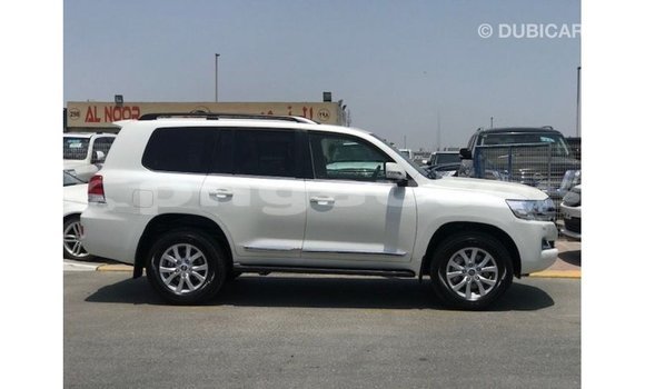 Buy Import Toyota Land Cruiser White Car in Import - Dubai in Enga Buy Import Toyota Land Cruiser White Car in Import - Dubai in Enga