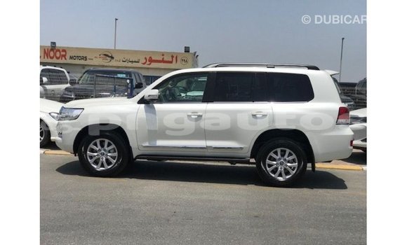 Buy Import Toyota Land Cruiser White Car in Import - Dubai in Enga Buy Import Toyota Land Cruiser White Car in Import - Dubai in Enga