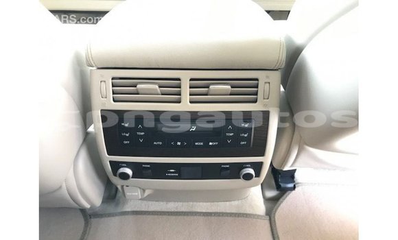 Buy Import Toyota Land Cruiser White Car in Import - Dubai in Enga Buy Import Toyota Land Cruiser White Car in Import - Dubai in Enga