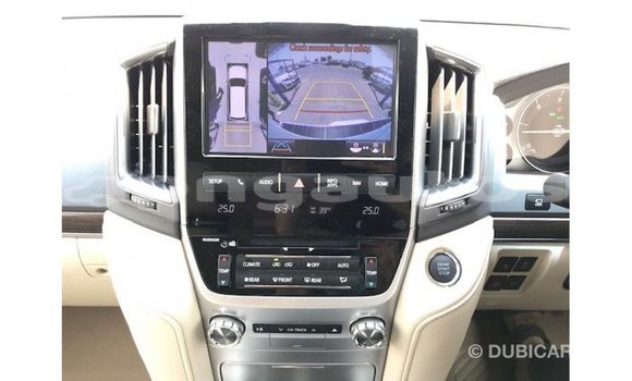 Buy Import Toyota Land Cruiser White Car in Import - Dubai in Enga Buy Import Toyota Land Cruiser White Car in Import - Dubai in Enga