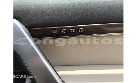 Buy Import Toyota Land Cruiser White Car in Import - Dubai in Enga Buy Import Toyota Land Cruiser White Car in Import - Dubai in Enga