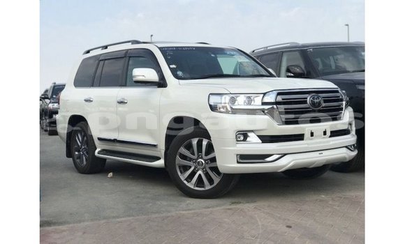 Buy Import Toyota Land Cruiser White Car in Import - Dubai in Enga Buy Import Toyota Land Cruiser White Car in Import - Dubai in Enga