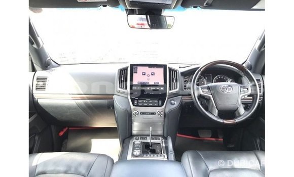 Buy Import Toyota Land Cruiser White Car in Import - Dubai in Enga Buy Import Toyota Land Cruiser White Car in Import - Dubai in Enga