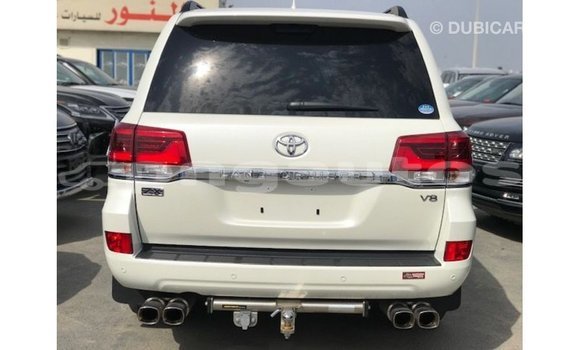 Buy Import Toyota Land Cruiser White Car in Import - Dubai in Enga Buy Import Toyota Land Cruiser White Car in Import - Dubai in Enga