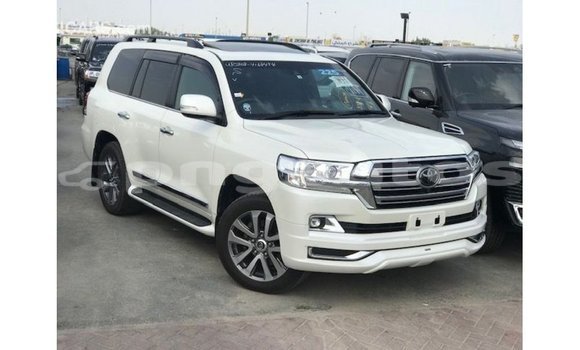 Buy Import Toyota Land Cruiser White Car in Import - Dubai in Enga Buy Import Toyota Land Cruiser White Car in Import - Dubai in Enga