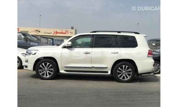 Buy Import Toyota Land Cruiser White Car in Import - Dubai in Enga Buy Import Toyota Land Cruiser White Car in Import - Dubai in Enga