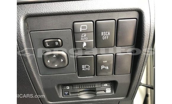 Buy Import Toyota Land Cruiser White Car in Import - Dubai in Enga Buy Import Toyota Land Cruiser White Car in Import - Dubai in Enga